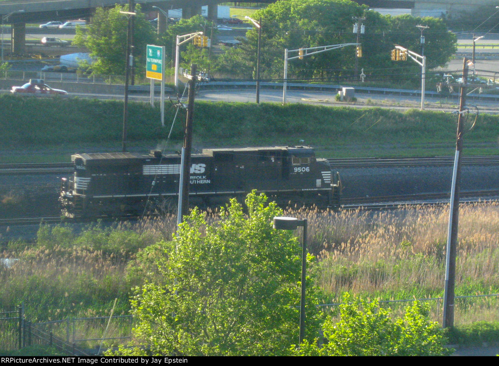 NS 9506 runs light off the lead to the E-Rail Terminal